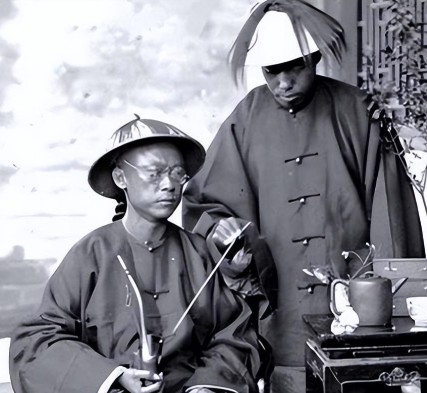 清朝何以独善其身：破解宦官专权的制度密码