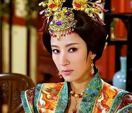 万贵妃与客氏：明代后宫权势女性的双面镜像