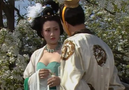 盛世霓裳下的裂痕:杨玉环与李隆基的情感博弈与权力困局