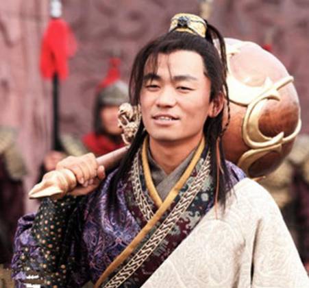 李元霸死后擂鼓瓮金锤的归宿：神话、史实与民间想象的交织