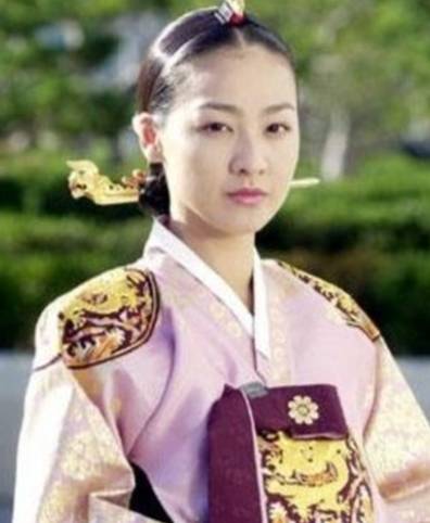 朝鲜王朝的权力镜像:三位大妃的传奇人生与政治遗产