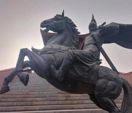 耿恭：孤城忠魂的陨落与东汉权力暗涌