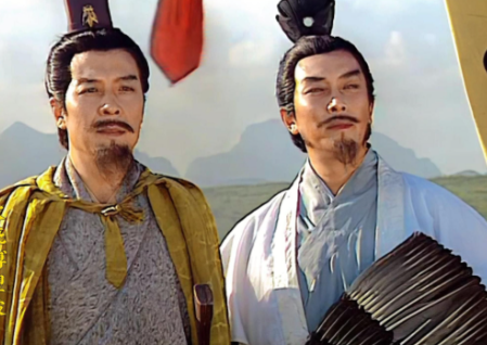 刘备临终托孤:为何将兵权交予李严而非诸葛亮?