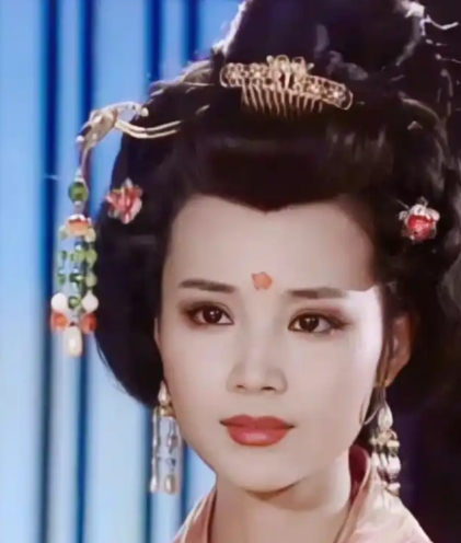 权力棋局中的孤影:上官婉儿终身未嫁的深层解码