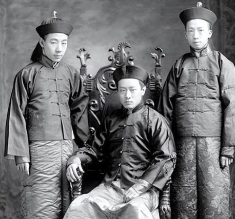 从云端跌落：清朝灭亡后王爷贝勒们的众生相