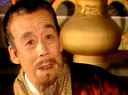 贾赦袭爵之谜：宁荣二府世袭制度下的身份错位