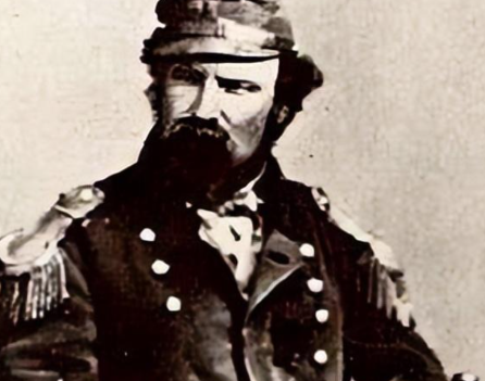 诺顿一世：一场荒诞背后的社会认同密码