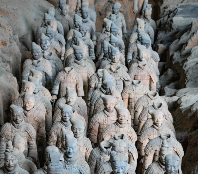 泥火塑魂:秦兵马俑“千人千面”的工艺密码与帝国匠心