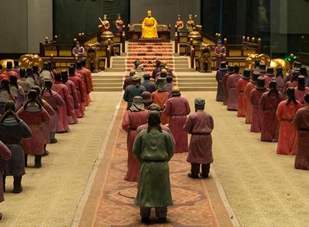 铁骨丹心：屡逆龙鳞不改志，屡遭贬谪仍忧国